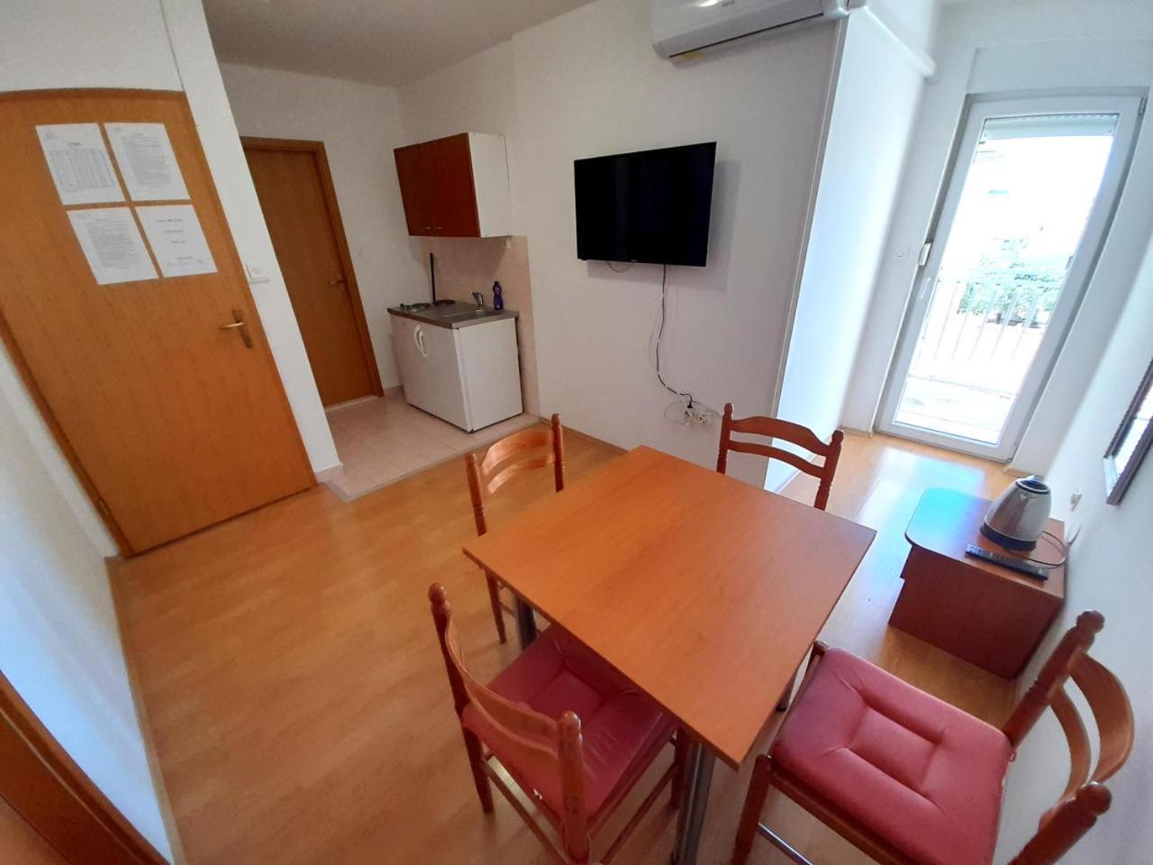 Nikolas Apartment *